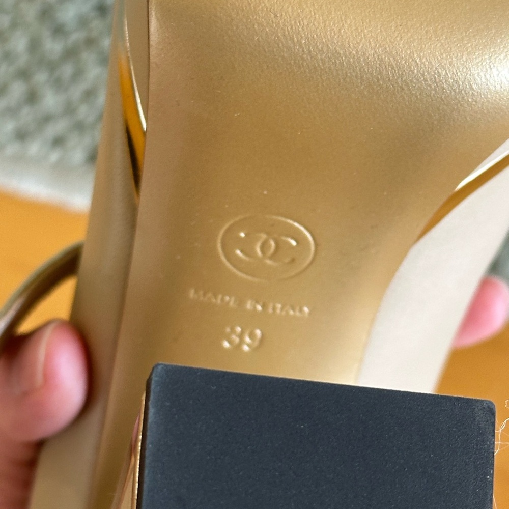 Chanel Mary Jane block heels 2019 - Picture 10 of 14
